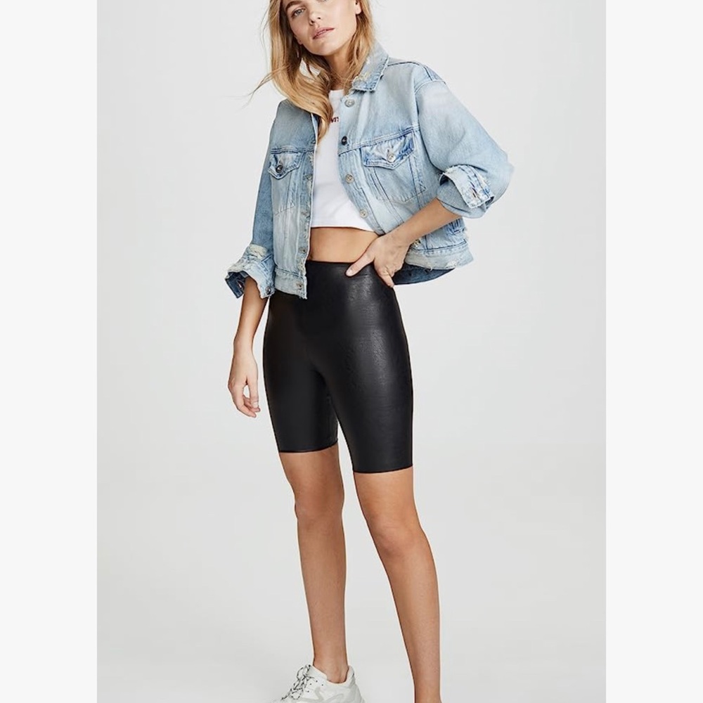 COMMANDO faux leather look biker shorts